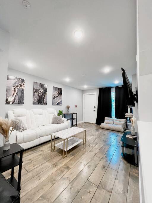 Apartment Beautiful Newly Built 4bds/2br Spacious Lux *